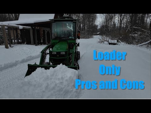 John Deere 1025R: Tackling Heavy Snow With Only The Loader
