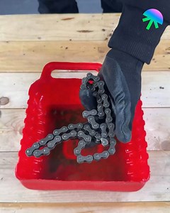 13K views · 12 reactions | Genius chain cleaning hack #lifehacks #lifehack #diy #diyfix #quickfix #quicksolutiın | The Daily Dose | Facebook