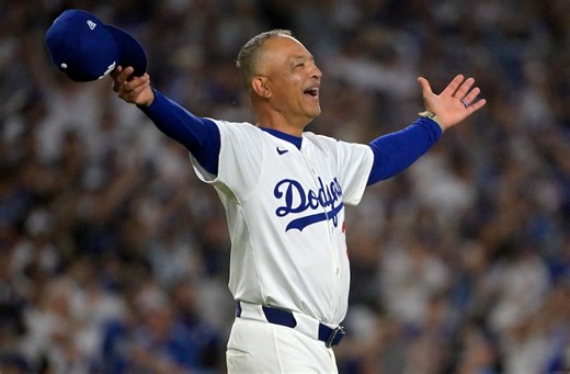 Dave Roberts makes managerial history with Dodgers' latest pennant