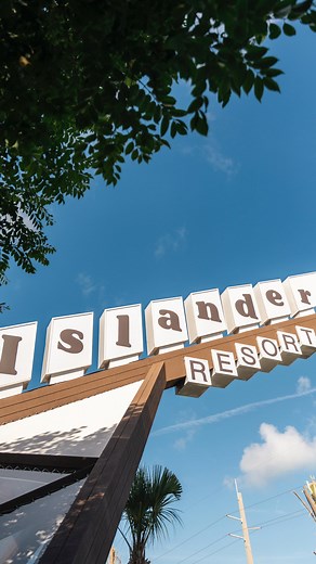 We’re celebrating the holidays on Islander time 🌴✨ Our Seasons of Sunshine offer is live! Save up to 40% when you book by Nov 24th, and enjoy festive holiday happenings: 🩵 Sandy Claus Social | Fridays in December, Sandy’s Bar becomes a vintage holiday speakeasy 🩵 The Big Sandy Claus Soiree | Dec 26, live music, trivia, costume contests & more 🩵 Snow Globe by the Sea | Private beachfront igloo dining with a 3-course menu Link in bio to book your holiday stay. 🎥 | @remotepilotmike | Islander 