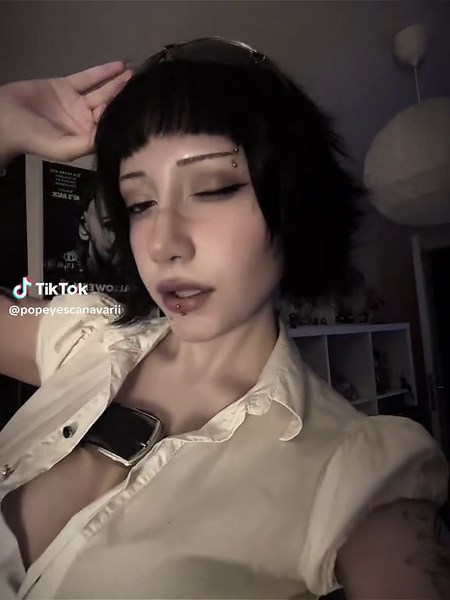 Lady Cosplay Alert: Discover Dante's Transformation