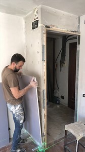 🔥 Cómo Aplomar una PARED Torcida con DRYWALL Pegado con Pasta de Agarre 🚧 #pladur #drywall #construccion #reformas #paredes | The MadMan of Drywall.