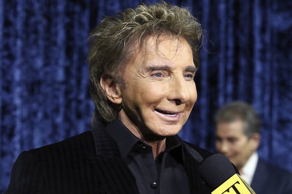 Barry Manilow shuts down April arena dates