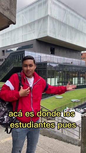 Tour por la Universidad Javeriana en Bogotá