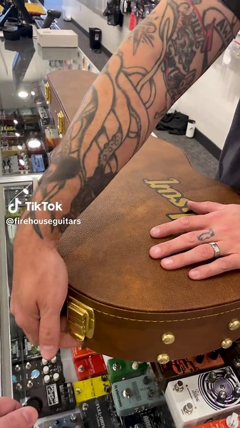 @Gibson Guitar keeps it lean, mean & TV Yellow clean 📺 Available in-store & online via our website GearTree.com (link in bio!) Check out this Gibson Les Paul Junior Electric Guitar in a fresh TV Yellow. This one is all about raw attitude, with the kind of stripped-down build that puts your hands, your amp, and your touch right up front. This one pairs a single-cut slab mahogany body with a single dogear P-90, which gives it punchy mids, impressive sustain, and a biting, articulate voice that re