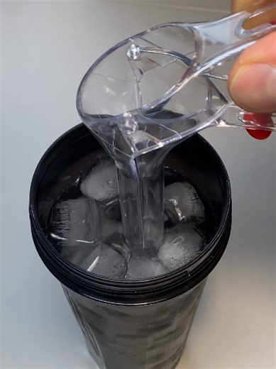 Ice breaker 🤫 #technologia #funnyvideo #lifehack #kitchengadgets #kitchenhacks