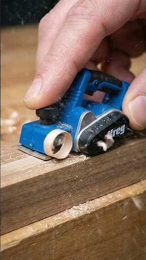 This Tiny Kreg Tool Makes Wood Perfect in Seconds 😮 #tools #planer #woodworkingtools