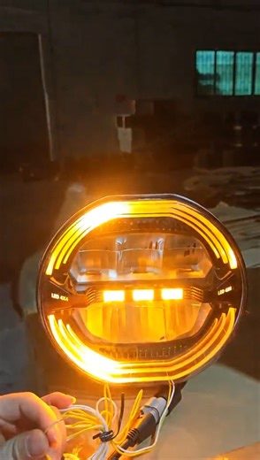 🔥 D091-6 — 9" Driving Light with Dynami Position Light Built with the same optical tuning and machining standards we use across our pro-grade lines, the D091-6 delivers a clean, powerful upgrade for both off-road builds and truck applications. Its standout feature is the Dynamic White/Amber Position Light, giving your vehicle a sharper, more recognizable lighting signature—day or night. Supporting performance includes: 🔸 Hi/Lo Driving Beam with anti-glare control 🔸 120W output / 9600 LM raw b