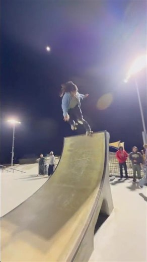 Late night session with friends! #rollerskating #skatepark #grind