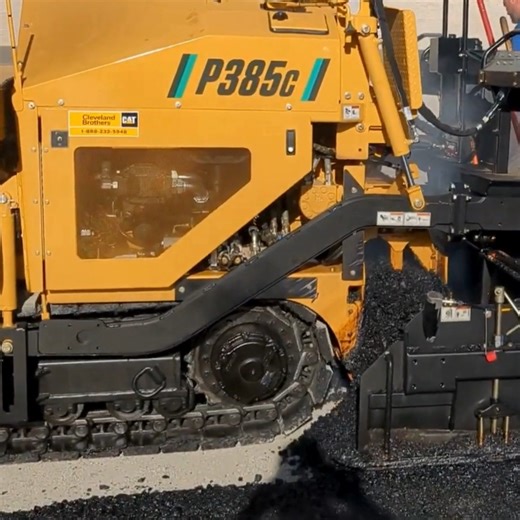 The P385C’s Weiler-designed screed delivers consistent mat quality and hydraulically extends from 8’ to 15’ 8”, giving crews the flexibility to take on a wide range of paving jobs. #Weiler #P385C #Paving | Weiler