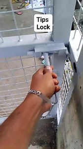 Good eve mga coyz simple lock ng gate..☺️👍👷 #slidinggate #gatelock #mangate #welding #welder | coyz builderz