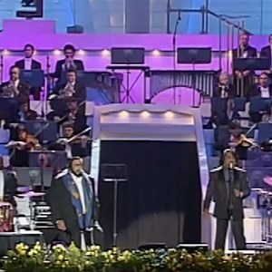 Luciano Pavarotti & James Brown perform “It’s A Man’s World” at Pavarotti & Friends for Angola 2002 | Luciano Pavarotti