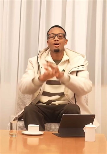 Promo Sargal Client - WURIBA Sénégal 🇸🇳 Bonne nouvelle pour les clients WURIBA au Sénégal ! Après le succès en Europe, le moment est venu d’offrir au Sénégal le retour de Princeboucs avec une promo exceptionnelle. À partir du 30 janvier et jusqu’au 15 février, tous les produits WURIBA disponibles dans nos boutiques et sortis par 5 yards seront à 10 000F. Oui, tout est à 10 000F ! Tous les articles brodés, dentelle, djupir, HKG, orgasa, lafaya, gros fill, etc. — tout est concerné. Avant: des pr