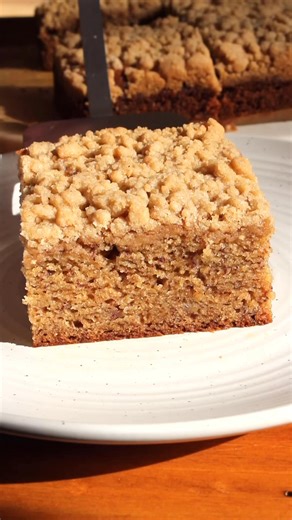 ⬇️ Recipe below! 🍌 This is The Best Banana Crumb Cake! It’s got the perfect crumb and a buttery cinnamon sugar streusel on top. It’s a great way to use ripening bananas! Recipe here - https://taffeybakery.com/the-best-banana-crumb-cake/ or comment recipe to get it sent directly to your inbox! | Taffey Bakery