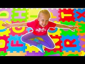 Arthur and Eva playing hide and seek with english letters