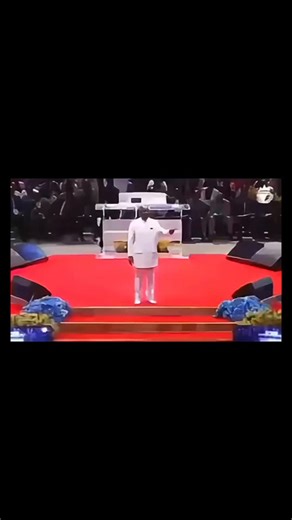 You will surely find this video cringe worthy Especially if you are a Nigerian and a church goer . Bishop Oyedepo just made a mockery of the fight against insur*gency . “ if anybody picks you , give them my number "One cant help but burst into a lung shattering laughter . How did we get here . We all know prayers nor anointing curbs Kidnap*ping Oh if it does then Pastor Adeboye or Bishop Oyedepo should be made the minister of defense. Let’s get serious in this country and not trivialize serious