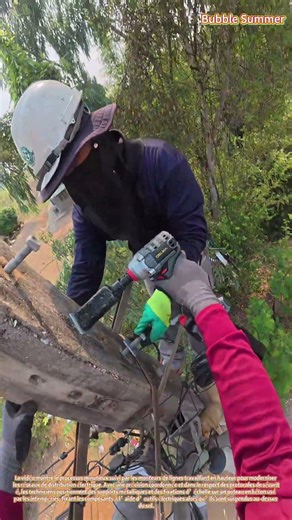 Infrastructures en hauteur : installation de matériel sur des poteaux électriques