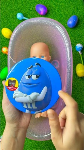 This Bathtub Scene Feels Wrong Until M&M’s Candy Make It Strangely Satisfying!