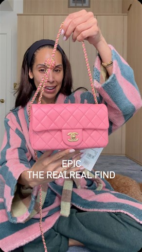 Farah Vargas on Instagram: "A great @therealreal find. 💕This Chanel Rectangular Mini Pearl Crush Flap Bag from 2022 was listed in “very good condition” but ended up being BRAND NEW with tag still on annnnd i honestly feel like the photo did not do this beauty justice. She’s even better in person!!! 😮‍💨✨ #therealreal #prelovedluxury #chanelminipearlcrush #pinkbag #therealrealfinds"