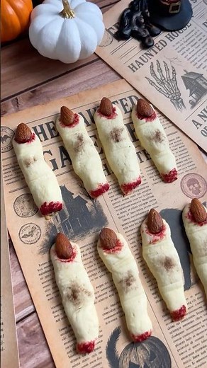 Witch’s Fingers 🧙‍♀️ | Easy & Spooky Halloween Cookies 🎃