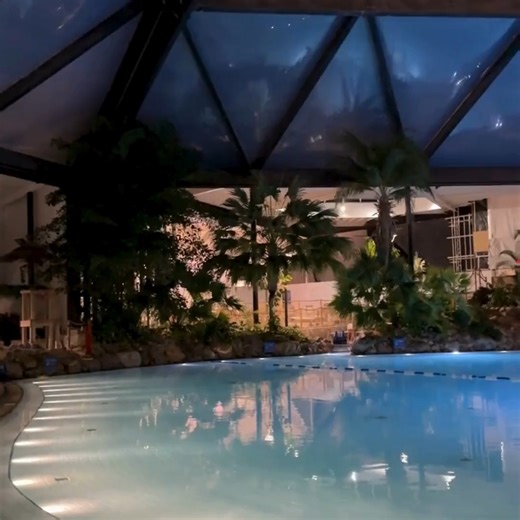186K views · 1K reactions | The Subtropical Swimming Paradise at night = dreamy 朗 | Center Parcs UK | Facebook