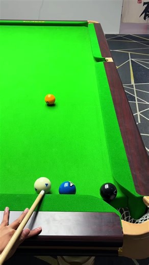 If you encounter a black eight near the pocket, and you play like this, how can he not be afraid? Three-ball game-winning shot #8ballpool #billiards