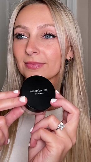 The iconic SWIRL, TAP, BUFF™ technique, as perfected by @Em Clark. Add ORIGINAL Loose Powder Foundation to your everyday routine. #BetterBareSkinEveryDay #ORIGINALFoundation #SoPureYouCanSleepInIt