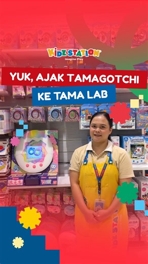 ✨ OMG! ADA TAMA LAB BUAT TAMAGOTCHI?! ✨ Kidso, stop scrolling! Kidz Station punya spot paling seru buat Tamagotchi Paradise-mu! 🤩 Kenalan nih sama Tama Lab & Researcher Device! Ini bukan cuma tempat main biasa, tapi ini adalah pusat jodoh dan sumber harta karun buat karaktermu! Kenapa Wajib ke Tama Lab? • Pencetak Generari Baru! Ajak Tamagotchi-mu connect ke Tama Lab. Mereka bisa berkembang biak, dan melahirkan telur baru dengan karakter yang limited! 🥳 • Dapatkan Item Langkah! Mau item super 