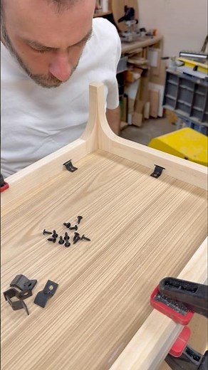 Attaching the cabinet to the base