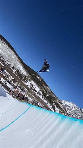 Two halfpipe tricks 💨 #snowboarding #wintersports