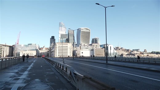 Live shot from London Bridge as the Congestion Charge in London goes up today, from £15 to £18. Electric vehicles, which had previously been exempt from the charge, will have to pay but receive a discount if registered for Auto Pay. | MyLondon