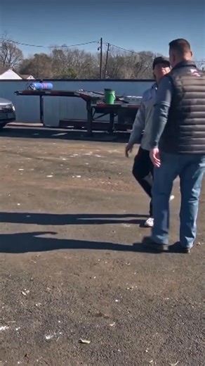 Michael lleva su Ford Lightning 2022 al taller de Bill, una de las primeras pick-ups eléctricas en llegar. Con diseño discreto de fábrica, busca una transformación estética radical para aumentar su presencia. Deja total libertad creativa y mecánica a Bill ⚡🚙🎨 #TexasMetal Disfruta el contenido de Discovery en #HBOMax Suscríbete ahora: https://bit.ly/MAX-DiscoveryTurbo | Discovery Turbo