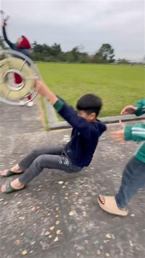 Flying a kite in strong winds requires three young men to pull it up. #layangan #patang #kite #sh...