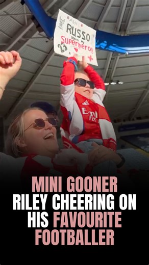 Mini Gooner Riley enjoys watching his team and cheering on his favourite footballer, Alessia Russo 🥹 🎥 @alicestuffins93 | Only Womens Football