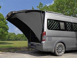 リアゲートタープなのに装着したまま開閉OK、撤収不要って便利すぎない!?「アイズ-ブロッカー」が人気の理由 - SOTOBIRA