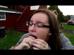 megan eats a frog.3gp