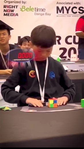 Starke Schienbeine = bessere Läufe, Sprünge und Squats! Tib Bar Training trifft den oft vergessenen Muskel vorne am Schienbein. Mehr Kontrolle bei Landungen 🛬 Mehr Power beim Abdrücken 🚀 Und weniger Zicken im Knie 🦿😅