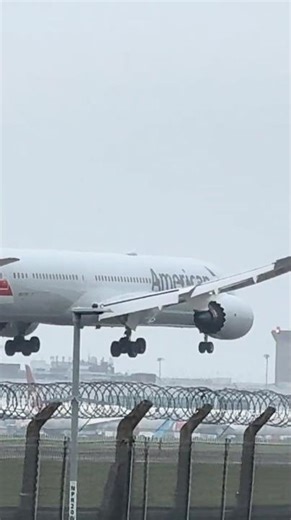 American Airlines AA54 Boeing 787-9 N847MF Landing Heathrow ORD to LHR #planeshorts #aviationshorts