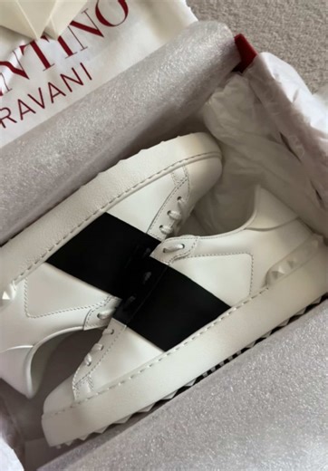 Valentino Garavani Rockstud Sneakers: Fashion Insights
