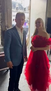 Met trots kondig ik aan dat ik voor mijn nieuwe album Helmut Lotti Goes Classic – 30 Years Jubilee Edition een bijzonder duet heb opgenomen met niemand minder dan @liza.dedapper – zonder twijfel een van de meest getalenteerde zangeressen van België. Onze samenwerking is niet alleen te horen op het album dat op 7 november verschijnt, maar ook te beleven op 5 september tijdens het exclusieve gala concert in het Centraal Station van Antwerpen. Op die unieke avond stellen we het jubileumalbum voor é