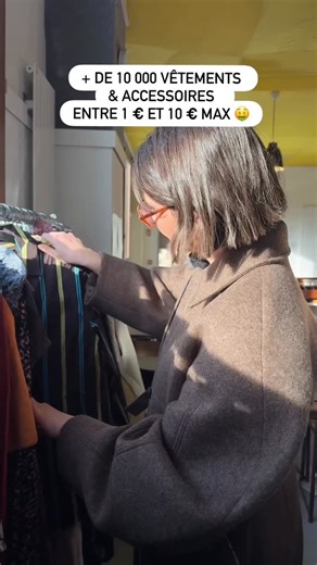 Paris Secret on Instagram: "Oui, c’est les soldes… mais on a trouvé LE bon plan du week-end 🛍️🔥 Friperie XXL aux prix mini organisée par @minimax.xx (et l’entrée est GRATUITE 😱) Au programme 👇 👕 + de 10 000 vêtements & accessoires entre 1 et 10 € 💸 Bacs à prix libres ✨ Designers à l’étage avec des pièces uniques 🎧 DJ sets électro tout le week-end 📍 @le_tlm 📅 17/01 : 12h–23h 18/01 : 12h–20h Tag la personne avec qui tu souhaiterais y aller 👇 #bonsplansparis #friperie #vintage #paris"