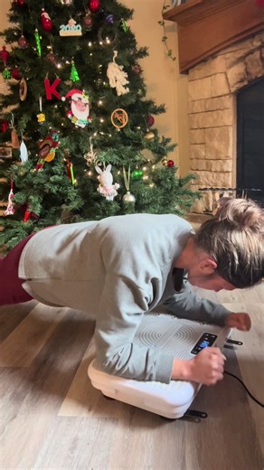 10 minutes on the vibration plate = feeling like I worked out without leaving my living room 😎💪 Who else is obsessed?!” #TikTokShopBlackFridaySale #tiktokshopcreatorpicks #rotaivibrationplate #vibrationplate #homeworkout