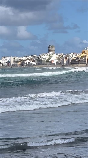🏖️ Explore Playa de Las Canteras: Gran Canaria's Urban Paradise! 🇪🇸 #PlayaDeLasCanteras #GranCanaria #BeachLife #ExploreSpain #UrbanParadise - Playa de Las Canteras stretches over 3 kilometers and is celebrated for its golden sands and crystal-clear waters, making it ideal for sunbathing and swimming. - The beach features a natural reef, creating calm waters perfect for families and water sports enthusiasts. **What to Pack:** - Swimwear for a day of fun in the sun! 🩴 - A beach towel, sunscre