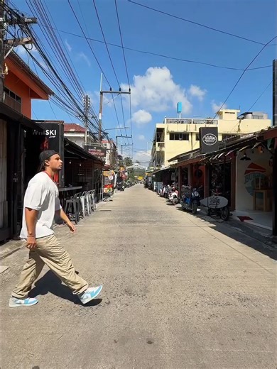 RAVEN TRANSITION using Higgsfield CapCut 🖤 Turn a simple 2-shot setup into a cinematic Raven Transition using higgsfield.ai and CapCut. Take a screenshot for the start and end of your move, drop both into RAVEN TRANSITION in Higgsfield (no prompt needed), then place the AI clip between your original videos in CapCut and add a Speed → Curve for extra flow. Comment “RAVEN” and I’ll send you even more tutorials like this. #raventransition #higgsfield #aivideo #capcuttutorial #transitiontutorial #r