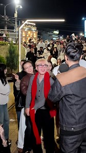 40K views · 957 reactions | Mấy thanh niên thấy em gái xinh mà như gặp tà thế  Vy Hoàng CupidVy HoàngCupid Vi Vu | Vy Hoàng Cupid | Facebook