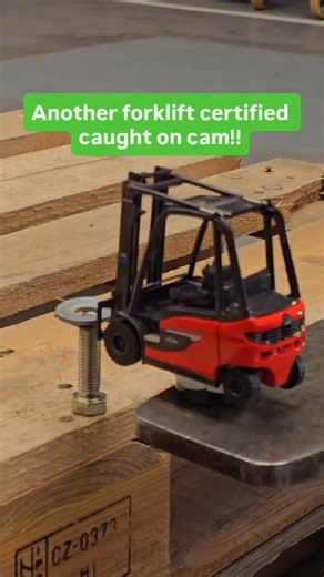 Forknlift on Instagram: "Another forklift certified caught on cam!! (🎥: @kasselbreaker) #failarmy #smoothoperator #truckfails #forklift #trucklife #warehouseworker #forkliftfails"