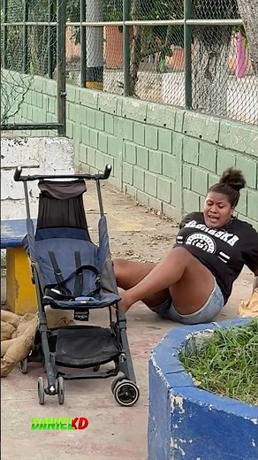 El zombie 🧟‍♀️ ￼ Super directivo #bromita #funny