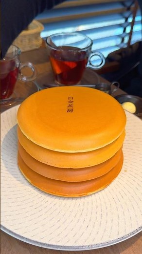 つやつや美しすぎる極厚4段パンケーキ🥞