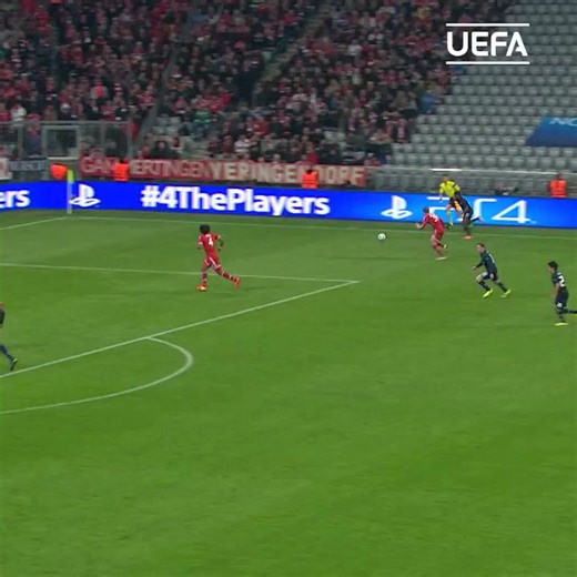 12 ans après je n’ai toujours pas compris pourquoi Neuer est parti célébrer avec Patrice Evra 😭