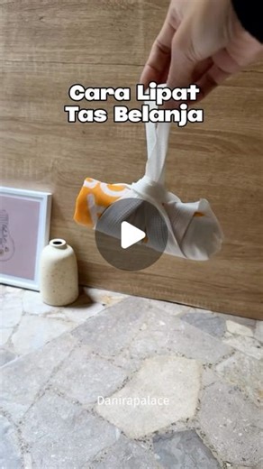 I’m Hera on Instagram: "Biar rapih gak aut2an dari segala macem tips lipat menurut ku ini yg paling sat set rapih SAVE & SHARE biat gak lupa selamat mencoba bestiew #tips#lipat#tas#shoppingbag#organized#video#reels#fyp"